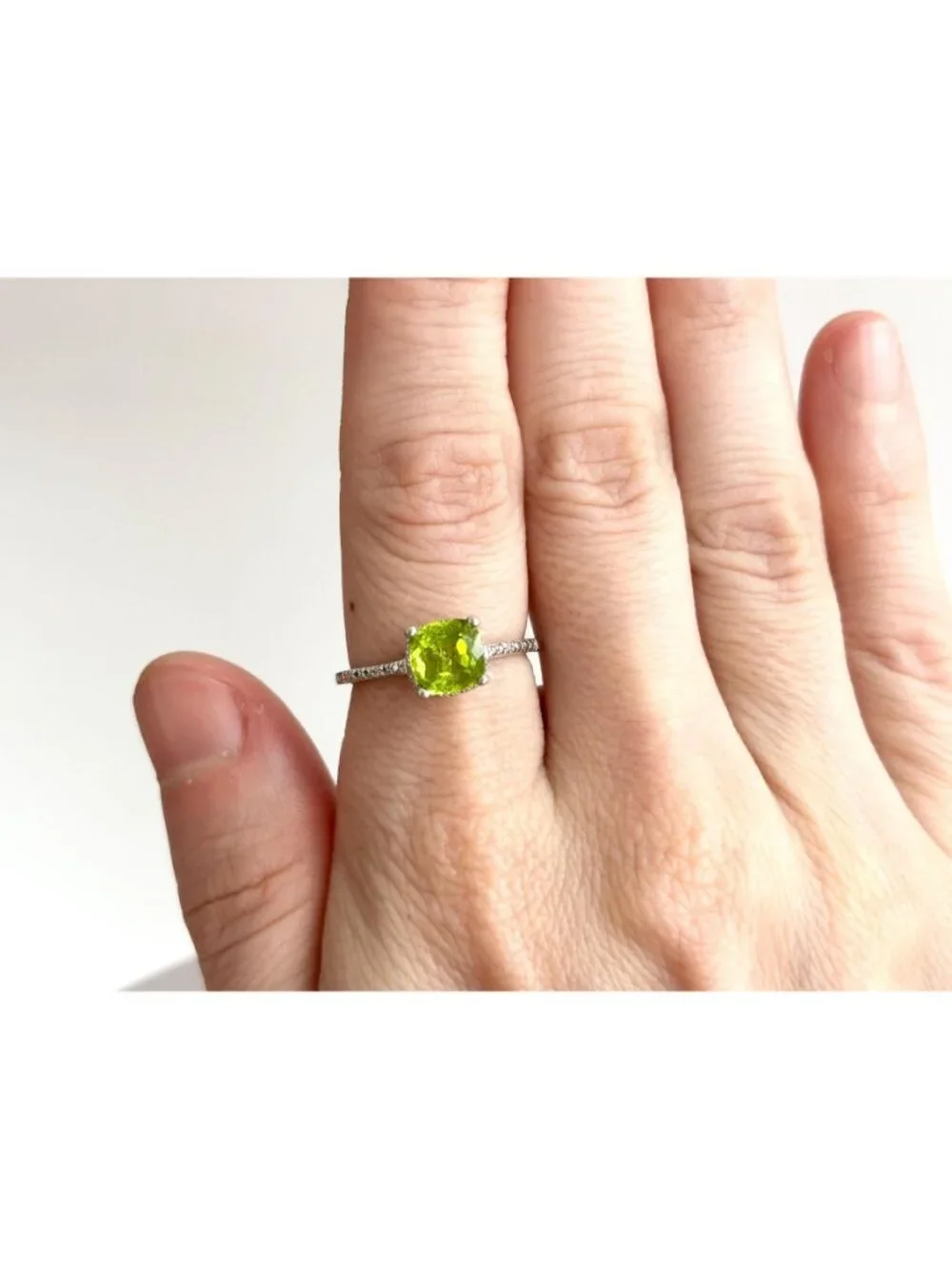 Peridot Cushion Cut Gemstone CZ Lined Sterling Silver 925 Vintage Ring - sz 7.75